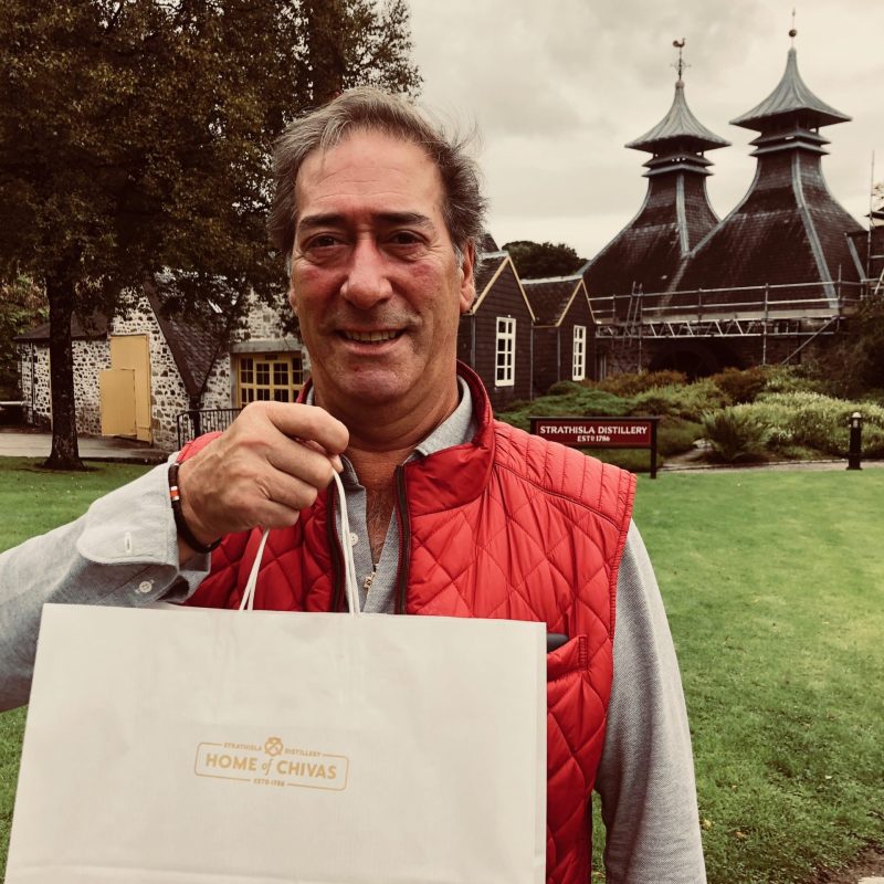 Vicente Lombardo Toledano that is standing in the grass